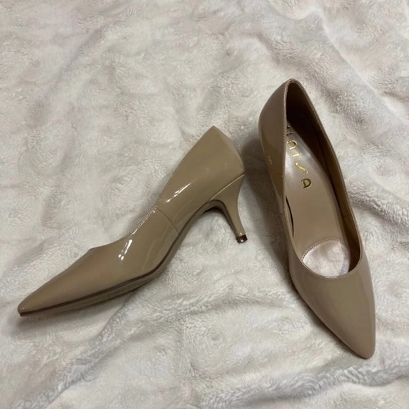 Unisa Shoes - NWT Unisa Beige/Nude heels size 7